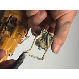 DeWalt DWE4011 Замена выключателя питания
